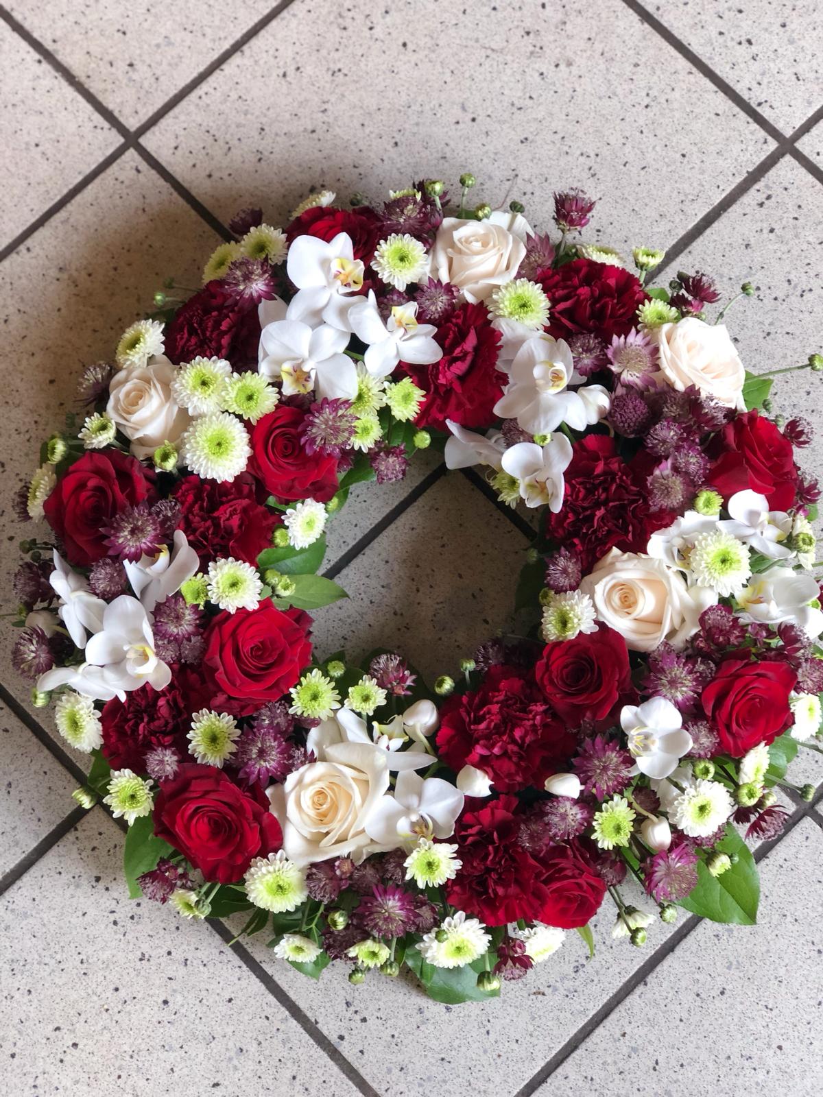Krans Røde & Lyse Blomster - Ince Blomster